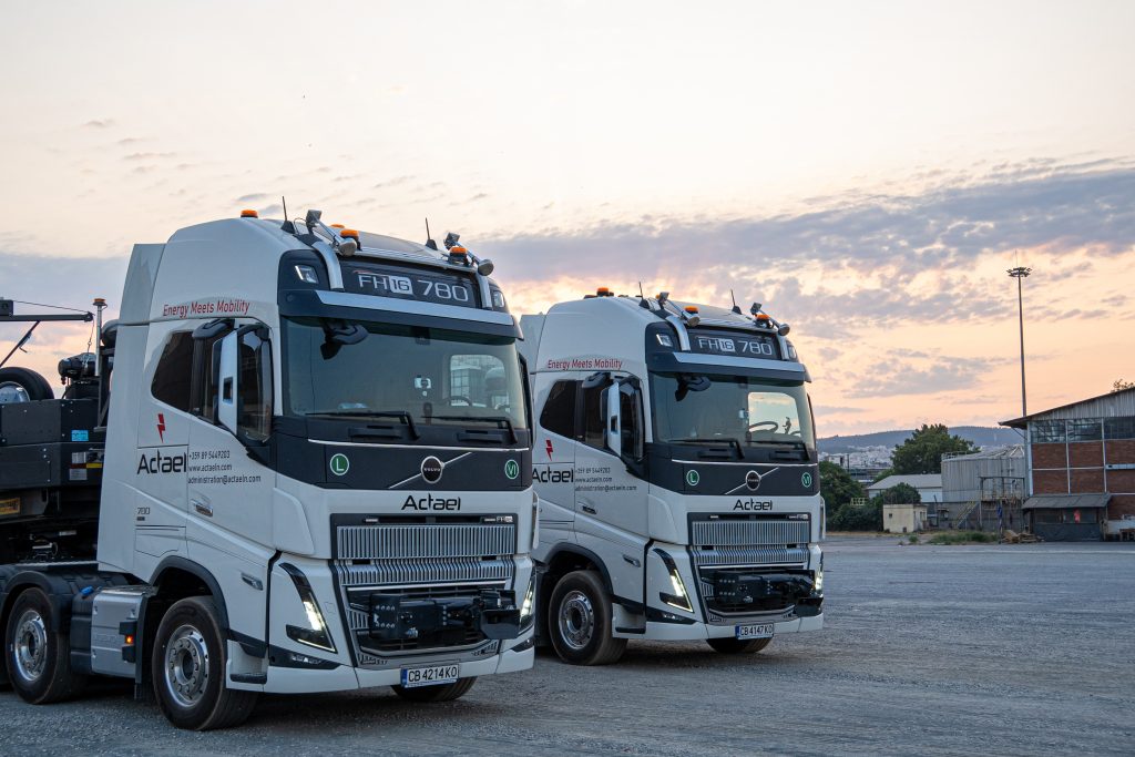 Military tank transported on multi-axle vehicle